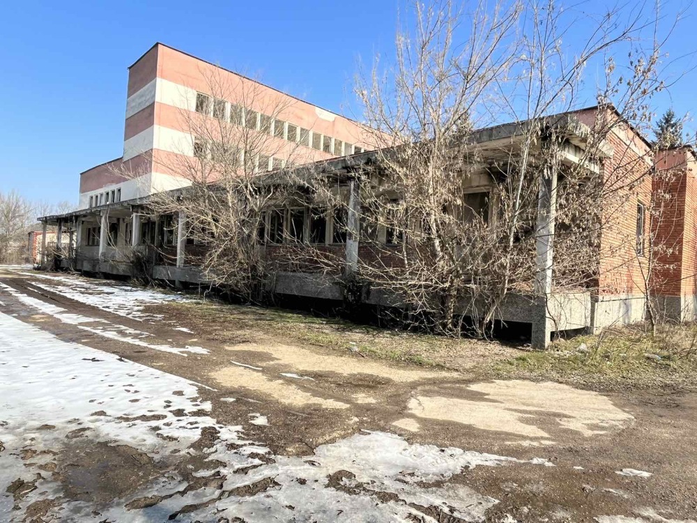 Foto 2 von 11 — Производствен имот
