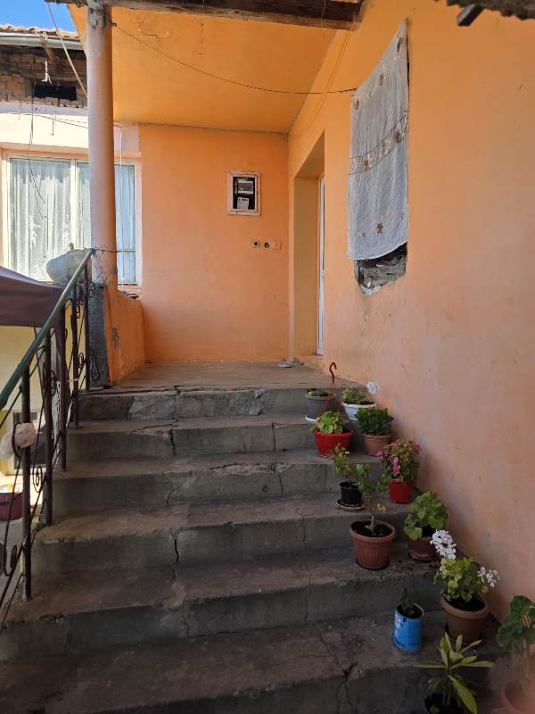 Foto 5 von 7 — Парцел с къща