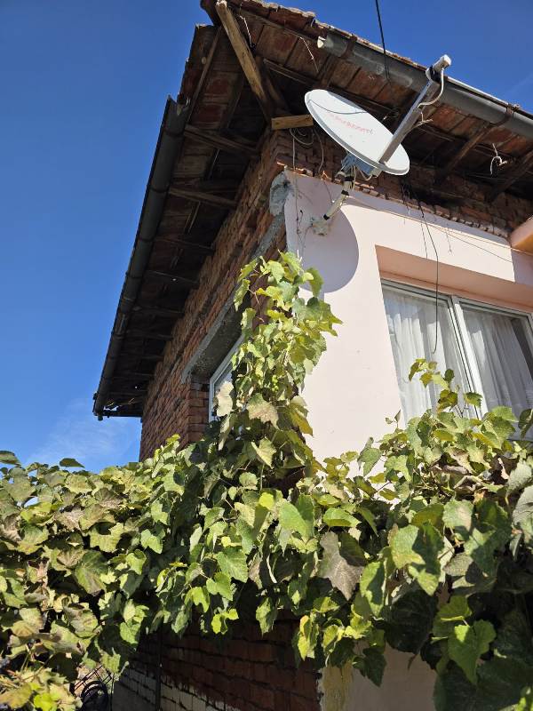 Foto 1 von 7 — Парцел с къща