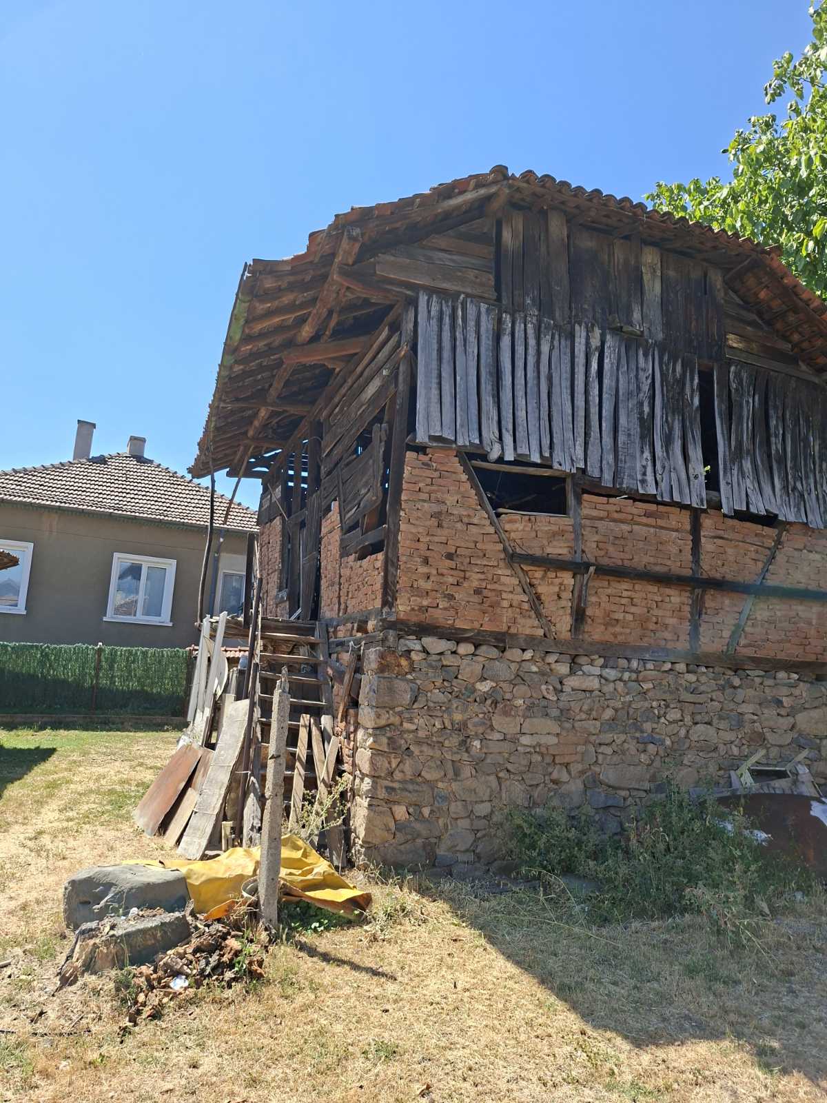 Foto 4 von 6 — Къща с парцел