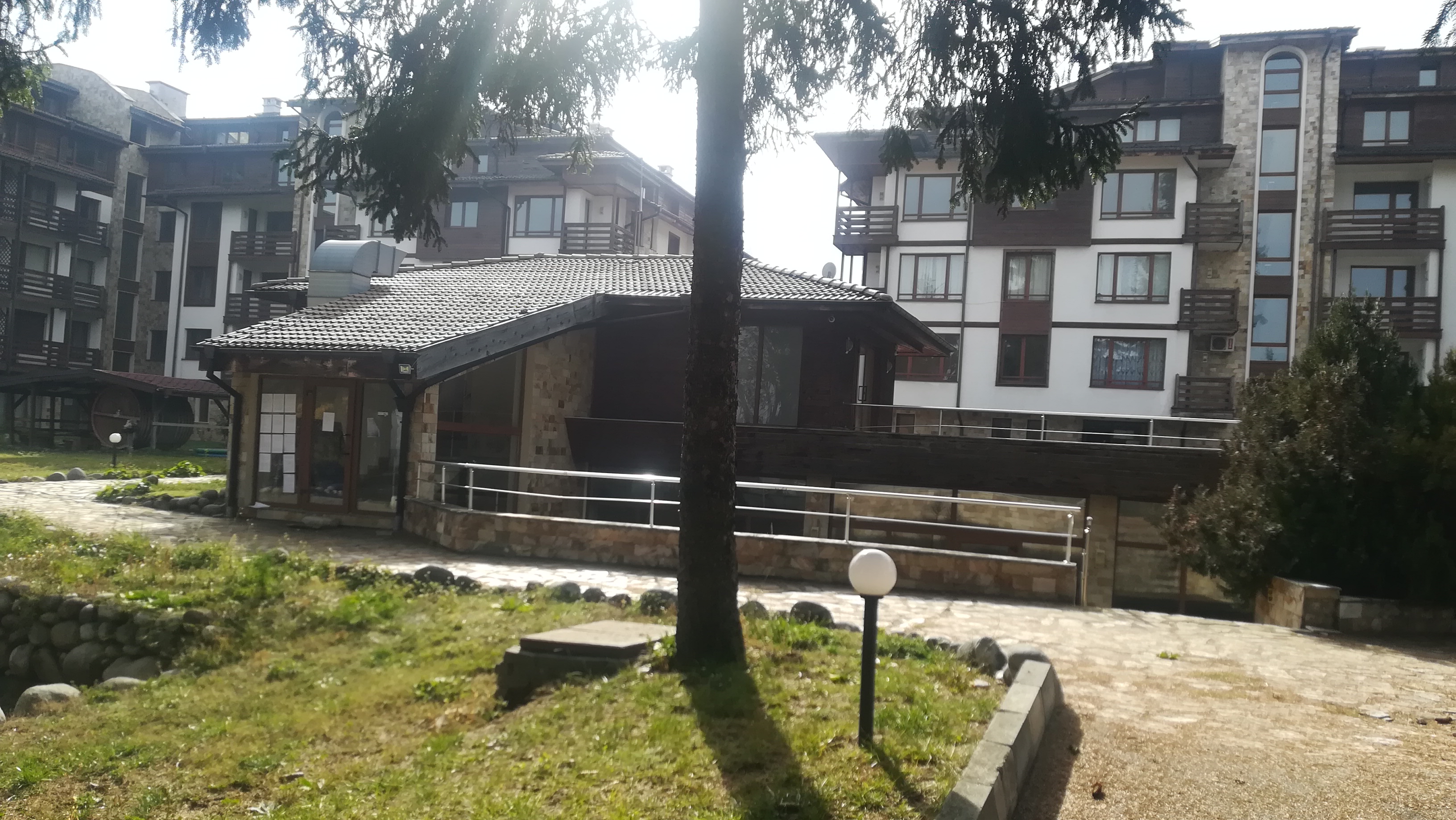 Foto 1 von 4 — Търговски имот