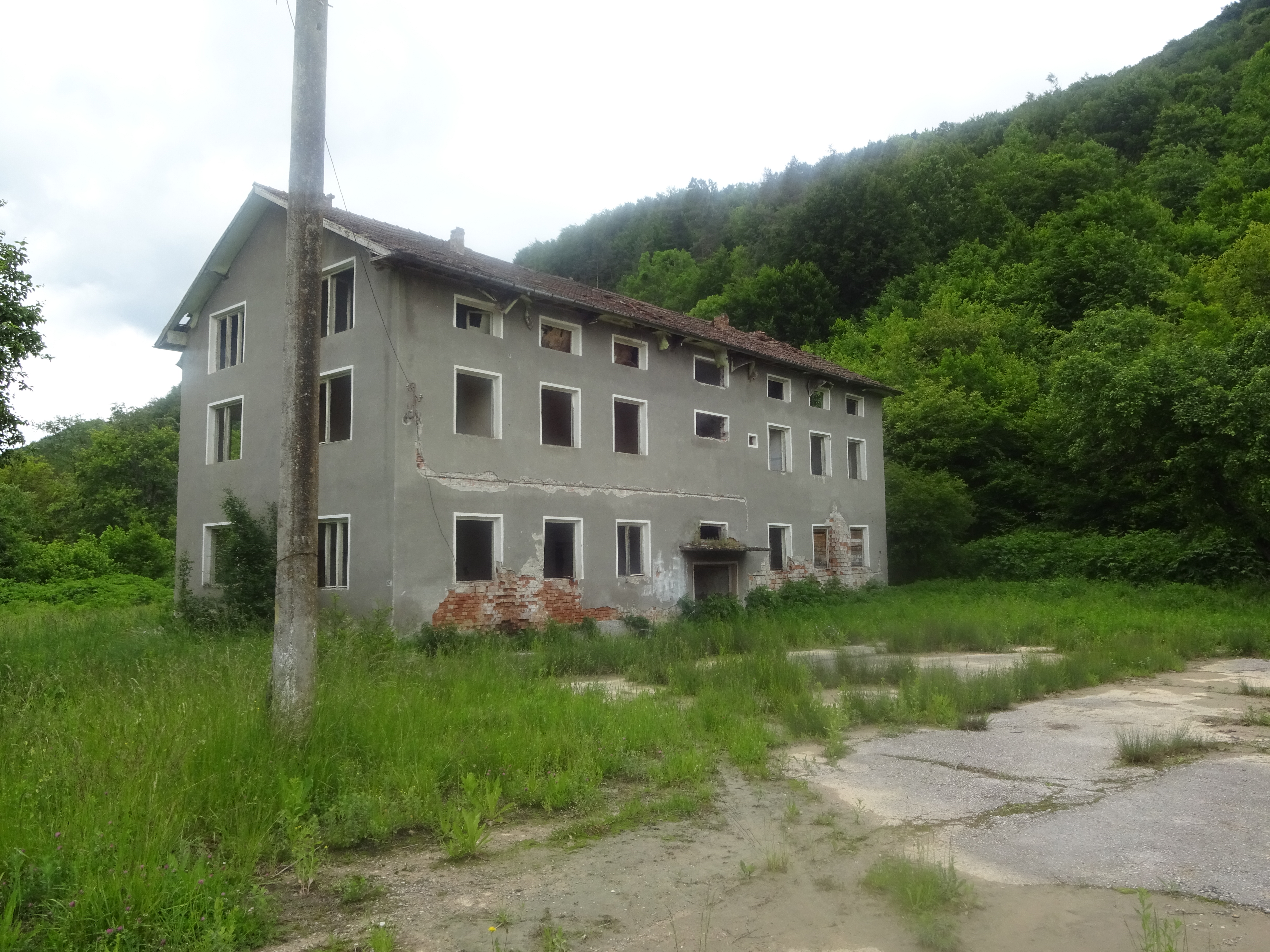 Foto 1 von 13 — Производствен имот