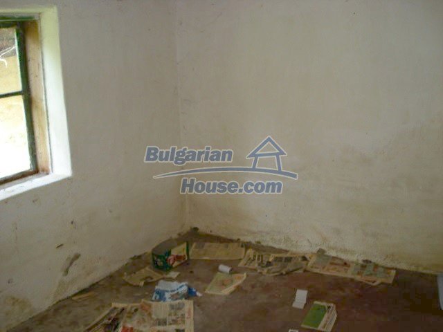 Foto 8 von 12 — A small house with a nice garden in Yambol
