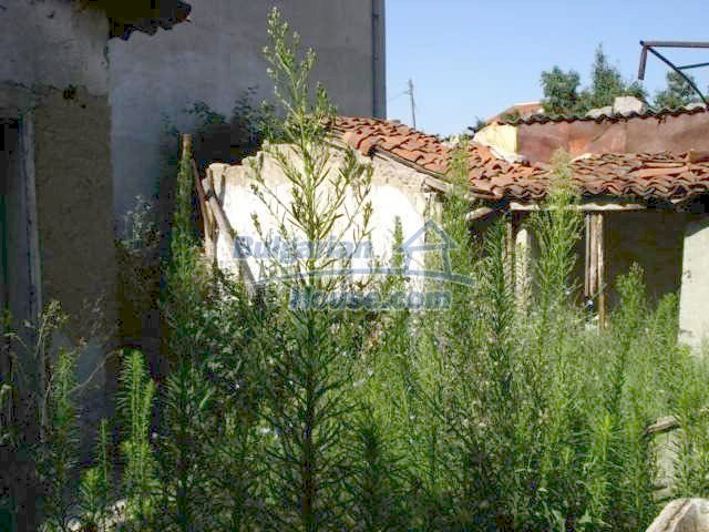 Foto 7 von 12 — A small house with a nice garden in Yambol