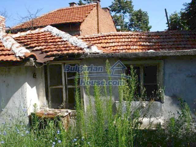 Foto 2 von 12 — A small house with a nice garden in Yambol