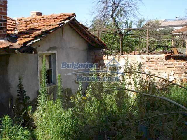 Foto 4 von 12 — A small house with a nice garden in Yambol