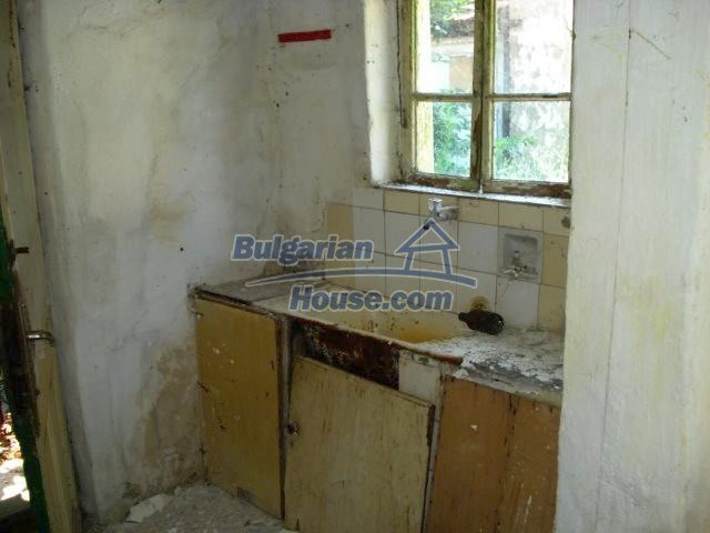 Foto 11 von 12 — A small house with a nice garden in Yambol