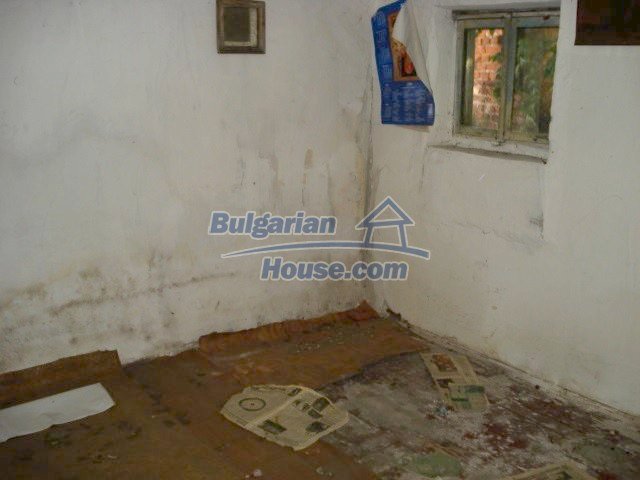 Foto 10 von 12 — A small house with a nice garden in Yambol