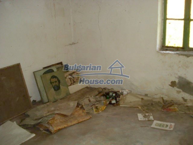 Foto 9 von 12 — A small house with a nice garden in Yambol