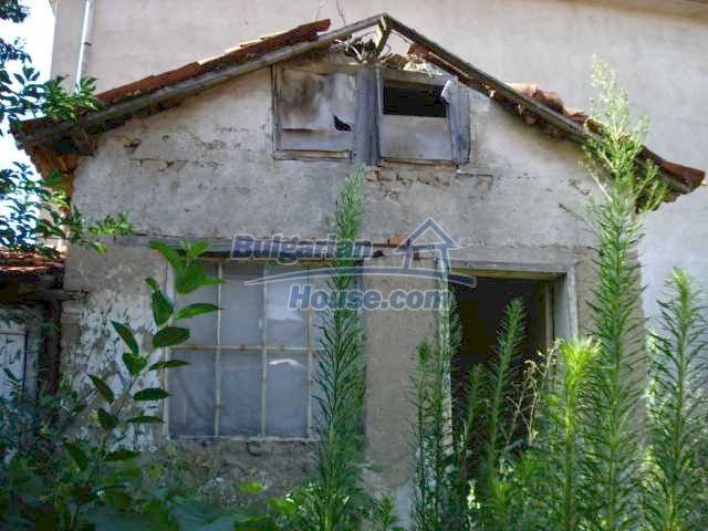 Foto 1 von 12 — A small house with a nice garden in Yambol