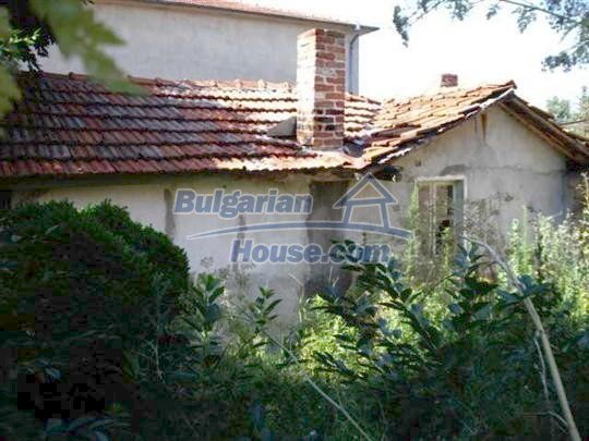 Foto 3 von 12 — A small house with a nice garden in Yambol