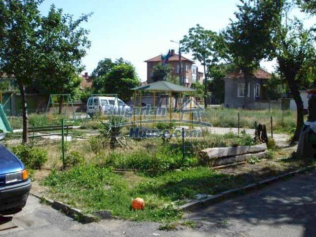 Foto 12 von 12 — A small house with a nice garden in Yambol