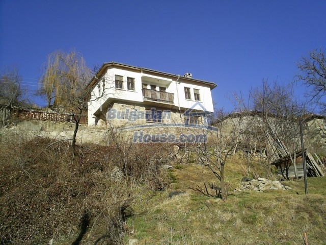 Foto 2 von 12 — Two-storey house on the slope of Rhodope Mountains