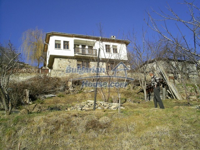 Foto 9 von 12 — Two-storey house on the slope of Rhodope Mountains