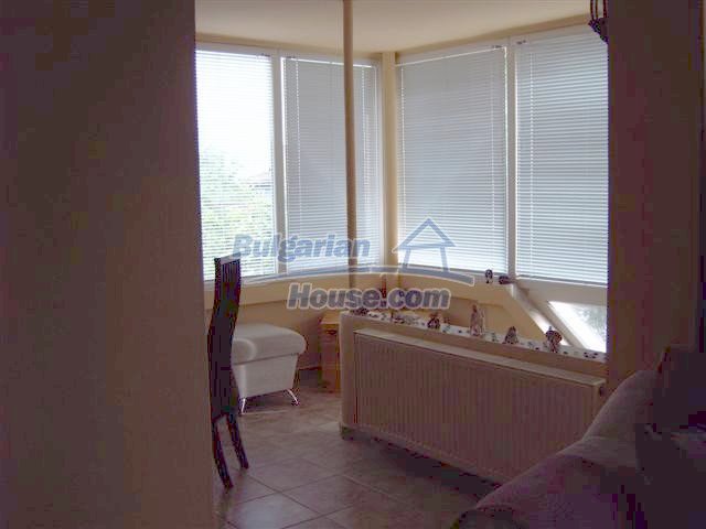 Foto 9 von 12 — Thoroughly renovated rural house, yard with fruit trees