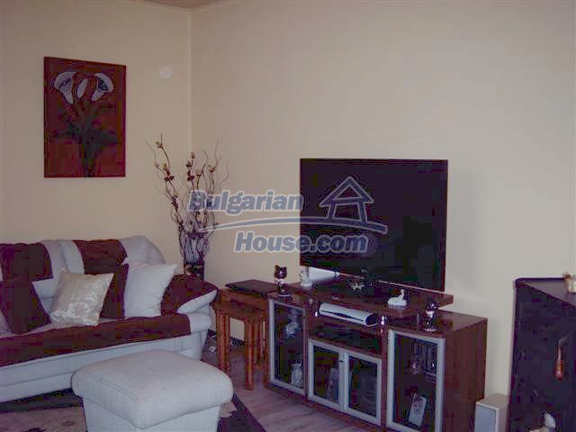 Foto 1 von 12 — Thoroughly renovated rural house, yard with fruit trees