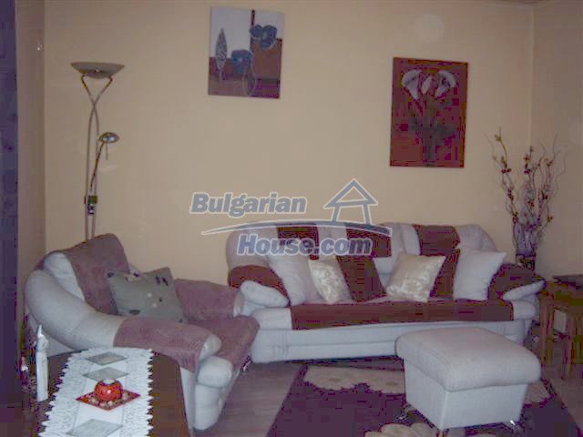 Foto 2 von 12 — Thoroughly renovated rural house, yard with fruit trees