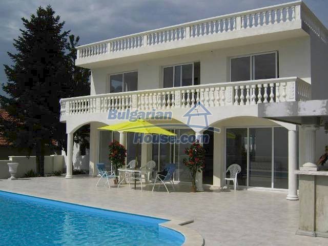Foto 1 von 6 — Luxury two-storey seaside property in Balchik