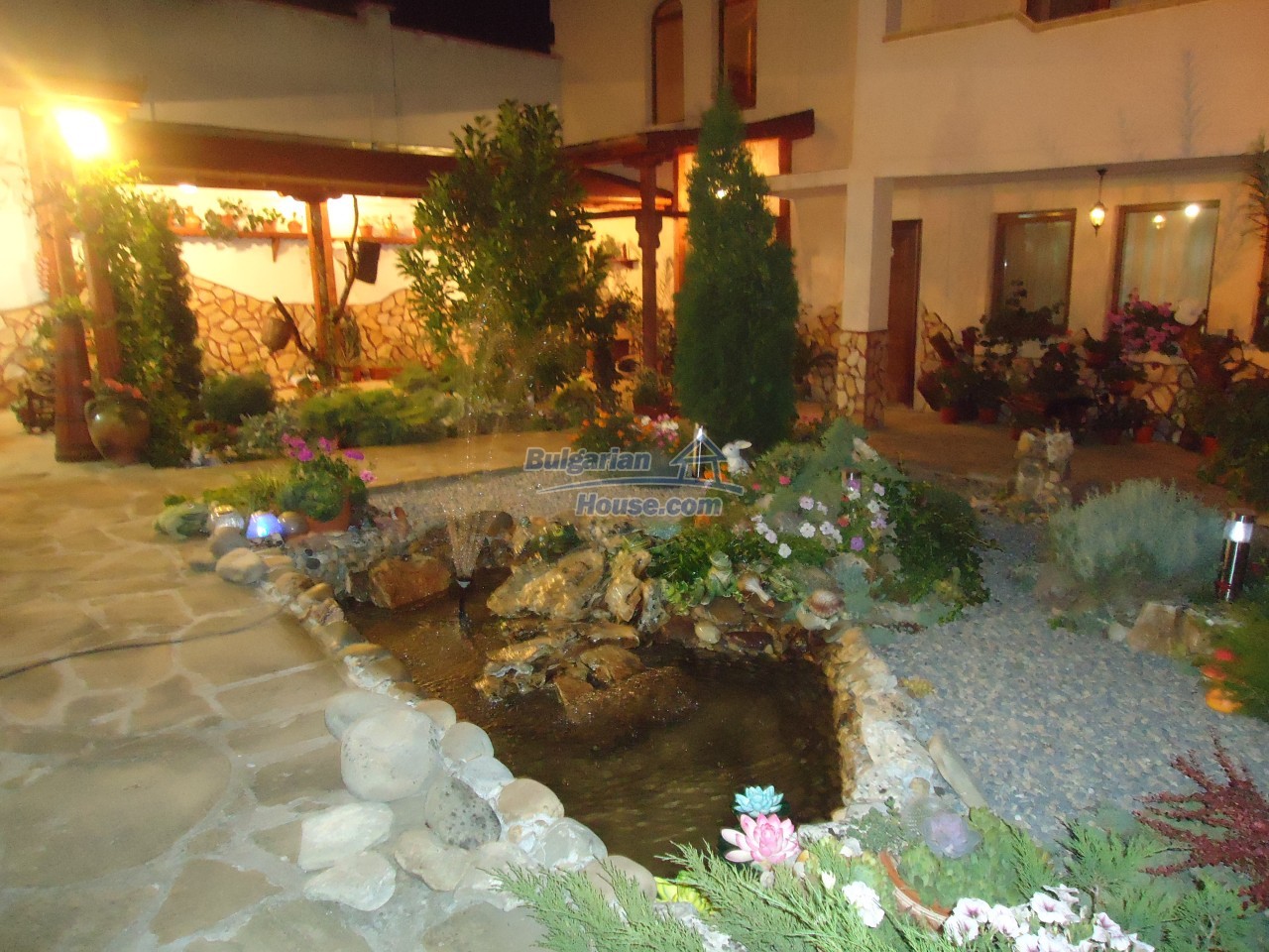 Foto 2 von 12 — Splendid large house near a dam lake in Popovo