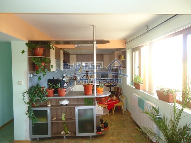 Foto 10 von 12 — Splendid large house near a dam lake in Popovo