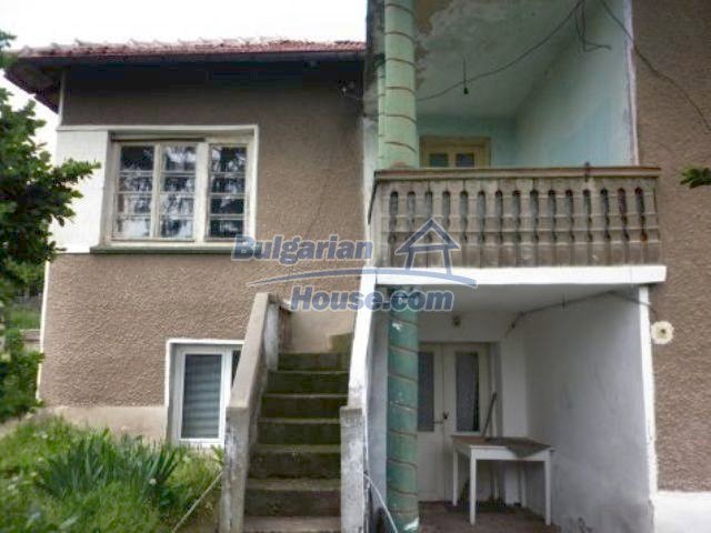 Foto 1 von 12 — Rural house with a large garden near Montana