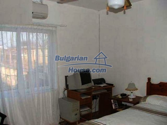 Foto 9 von 12 — Sunny country house with an enormous garden - Yambol