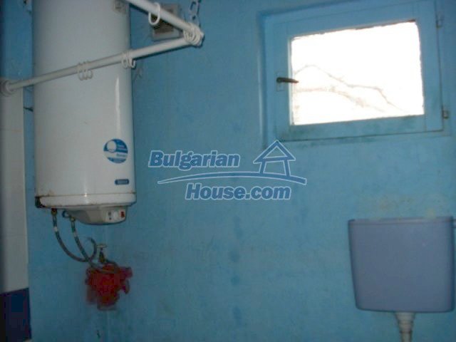 Foto 5 von 12 — Well presented massive brick property close to Yambol