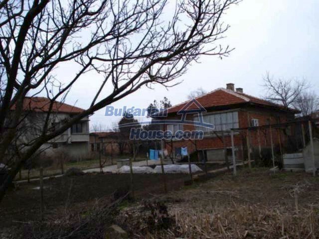 Foto 2 von 12 — Well presented massive brick property close to Yambol