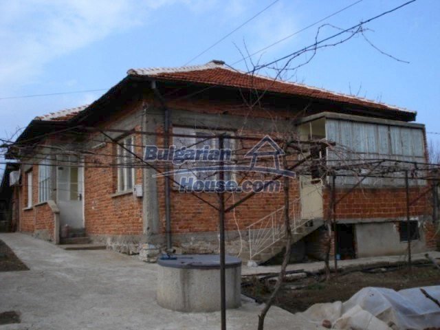 Foto 1 von 12 — Well presented massive brick property close to Yambol