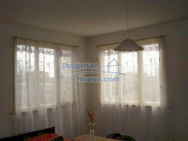 Foto 8 von 12 — Well presented massive brick property close to Yambol