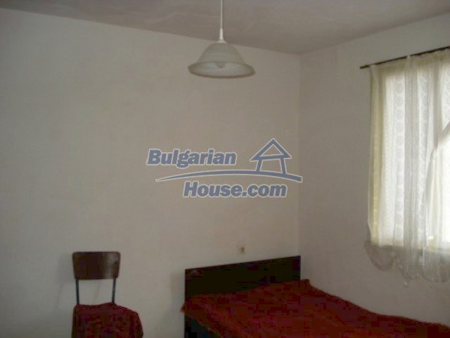 Foto 11 von 12 — Well presented massive brick property close to Yambol