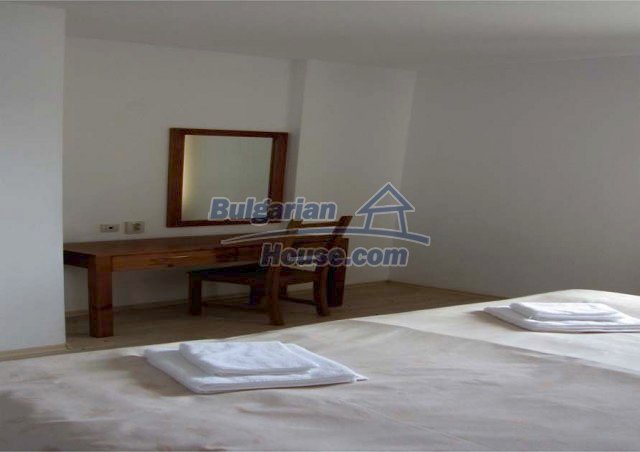 Foto 3 von 5 — Wonderful spacious apartment with furniture and lovely fireplace