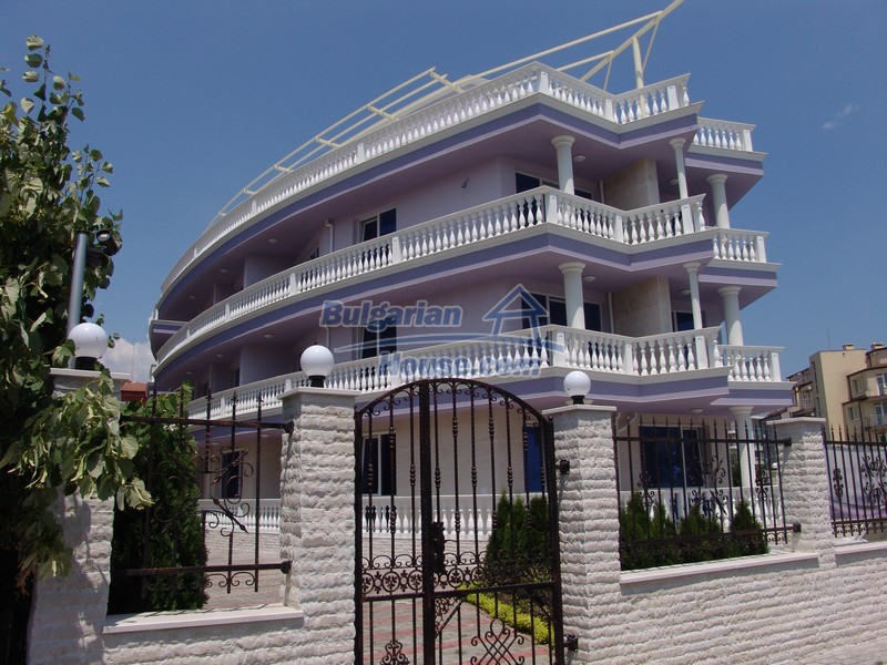 Foto 1 von 12 — Two bedroom apartment for sale in Nessebar-35m away from the sea
