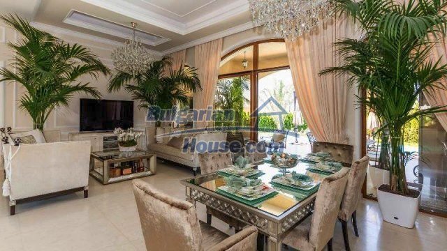 Foto 8 von 12 — Luxury seaside house - fabulous garden and lovely swimming pool