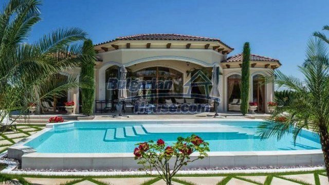 Foto 1 von 12 — Luxury seaside house - fabulous garden and lovely swimming pool