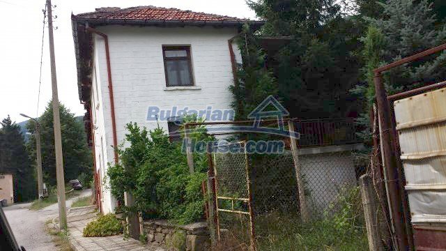 Foto 1 von 12 — Bulgarian house in Stara Planina mountain near river