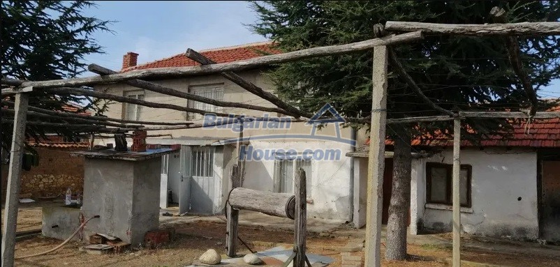 Foto 2 von 12 — House for sale 50 km from Plovdiv and 20km from Chirpan