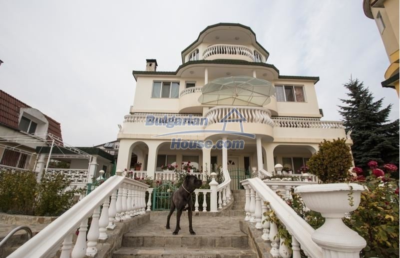 Foto 2 von 12 — LUXURY Bulgarian property with SEA VIEW in Trakata VARNA city