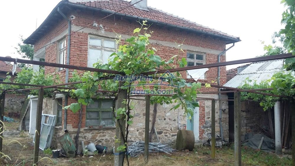Foto 1 von 12 — Two storey brick built house in Haskovo region 40 km to Greece