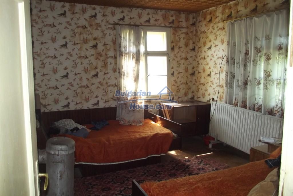 Foto 11 von 12 — Property with big plot of land and lots of potential at a good p