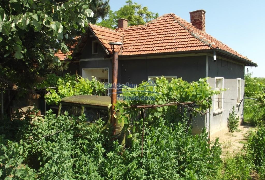 Foto 2 von 12 — Property with big plot of land and lots of potential at a good p