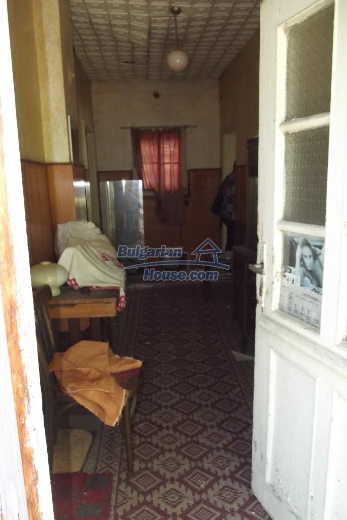 Foto 10 von 12 — Property with big plot of land and lots of potential at a good p