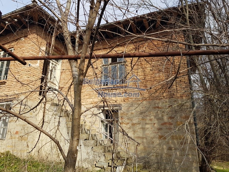 Foto 6 von 12 — An old Bulgarian house for sale with a garden and remaining barn