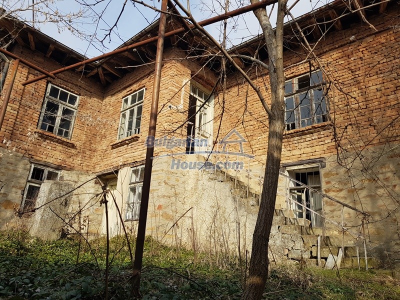 Foto 3 von 12 — An old Bulgarian house for sale with a garden and remaining barn