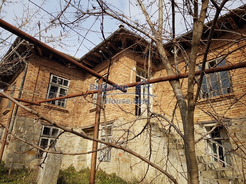 Foto 5 von 12 — An old Bulgarian house for sale with a garden and remaining barn