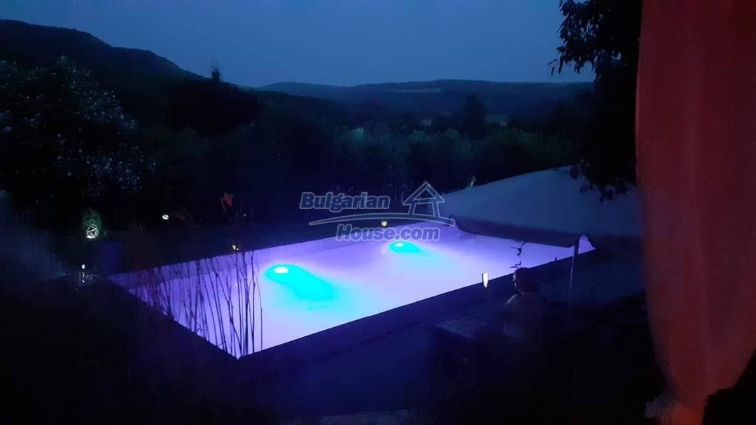 Foto 3 von 12 — AUTHENTIC BULGARIAN HOUSE with a swimming pool!