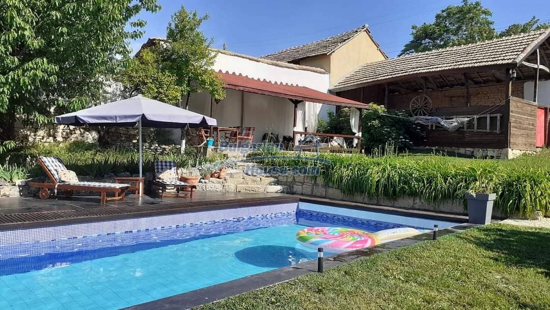 Foto 1 von 12 — AUTHENTIC BULGARIAN HOUSE with a swimming pool!