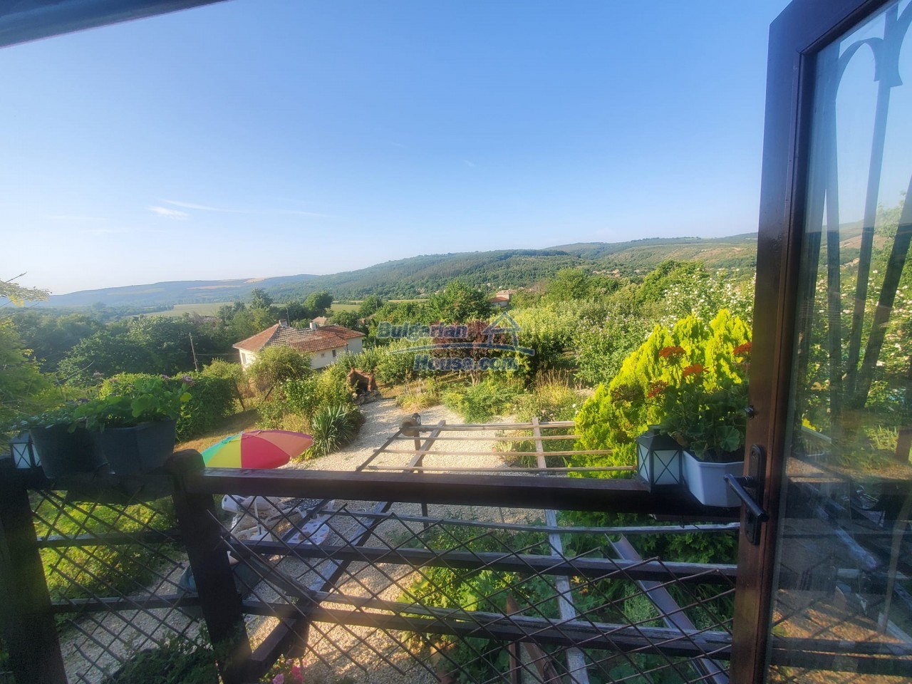 Foto 9 von 12 — AUTHENTIC BULGARIAN HOUSE with a swimming pool!