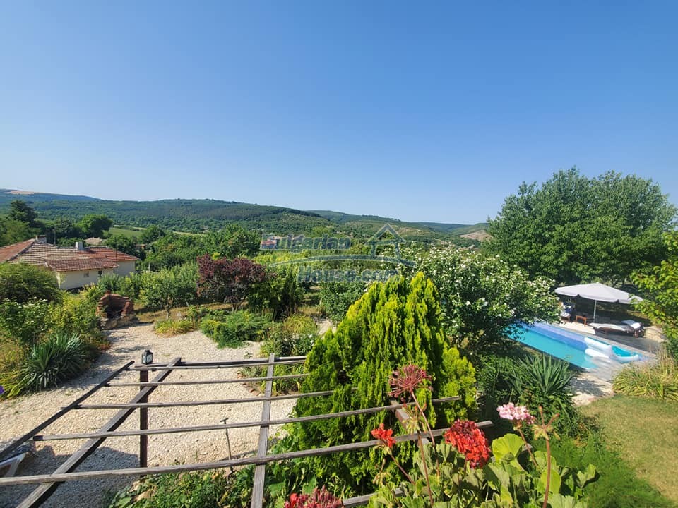 Foto 5 von 12 — AUTHENTIC BULGARIAN HOUSE with a swimming pool!