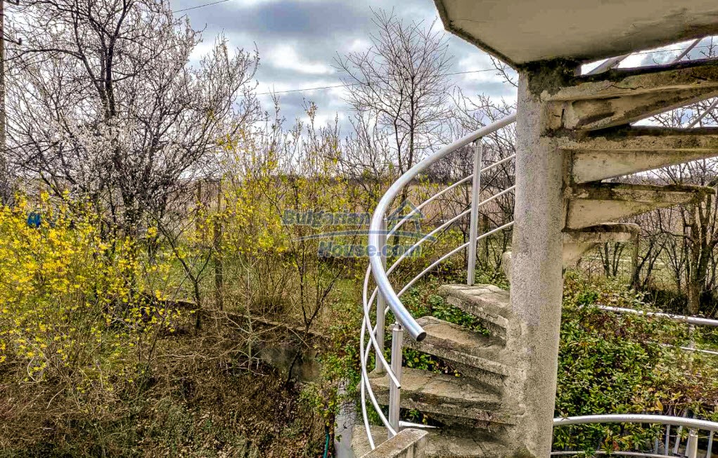 Foto 11 von 12 — A unique three-floor house with a nice garden in VARNA